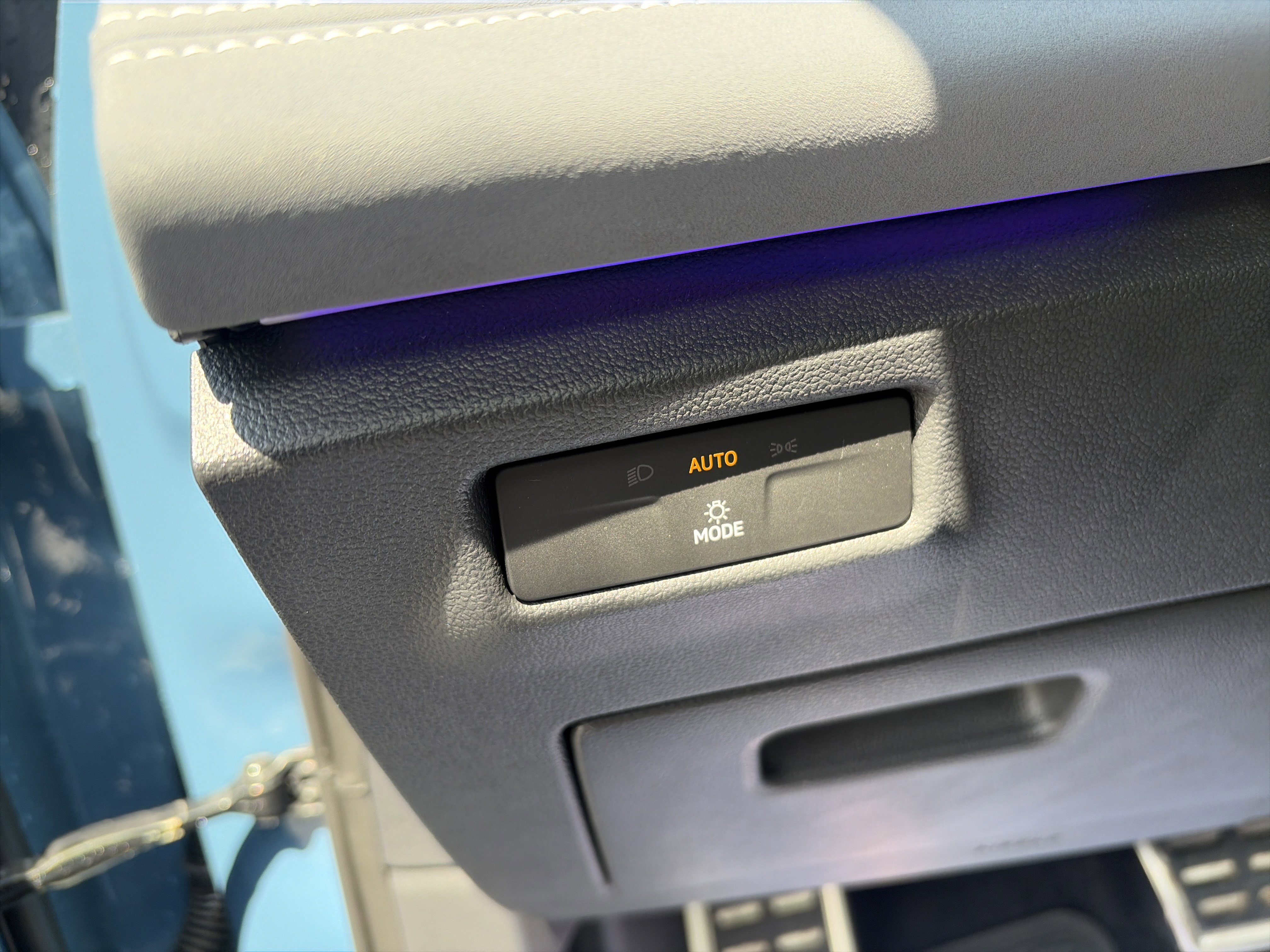 Used 2025 Volkswagen Tiguan SE R-Line AWD/4WD image 26