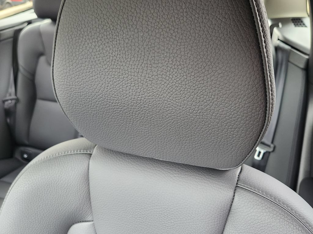 Used 2025 Volvo XC60 B5 Plus w/ Climate Package AWD/4WD image 6