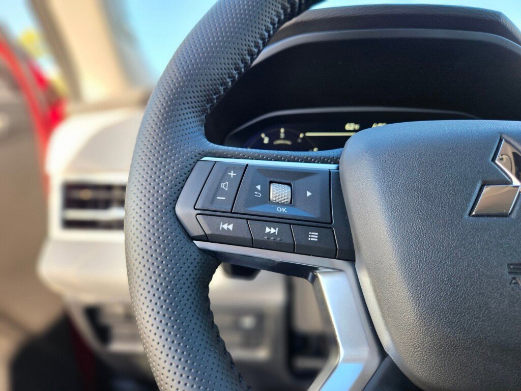 New 2025 Mitsubishi Outlander SEL image 25