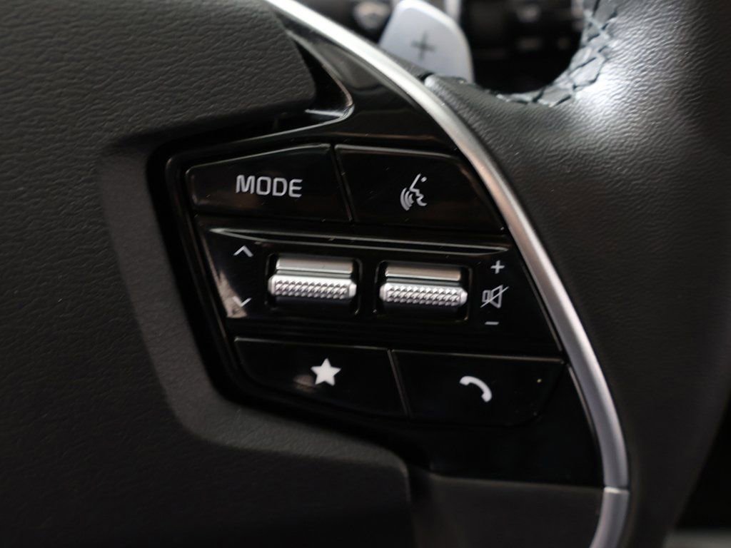 Used 2023 Kia Niro EX image 40