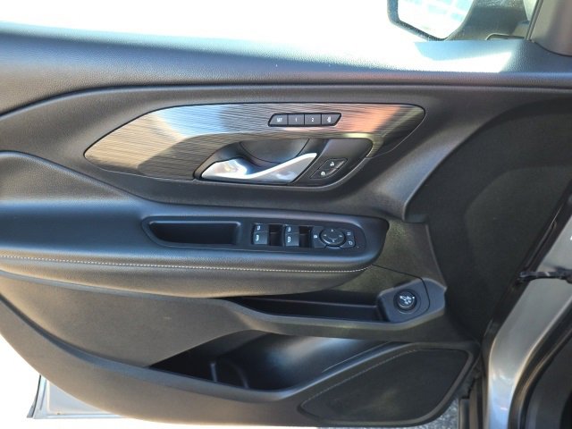 Used 2023 GMC Terrain SLT image 17