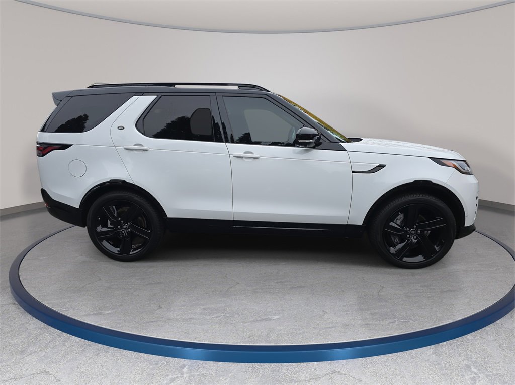 New 2025 Land Rover Discovery Dynamic SE image 4