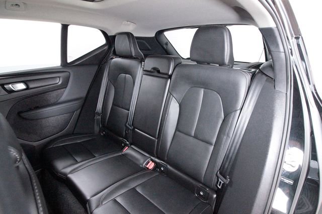 Certified 2025 Volvo XC40 B5 Core image 24