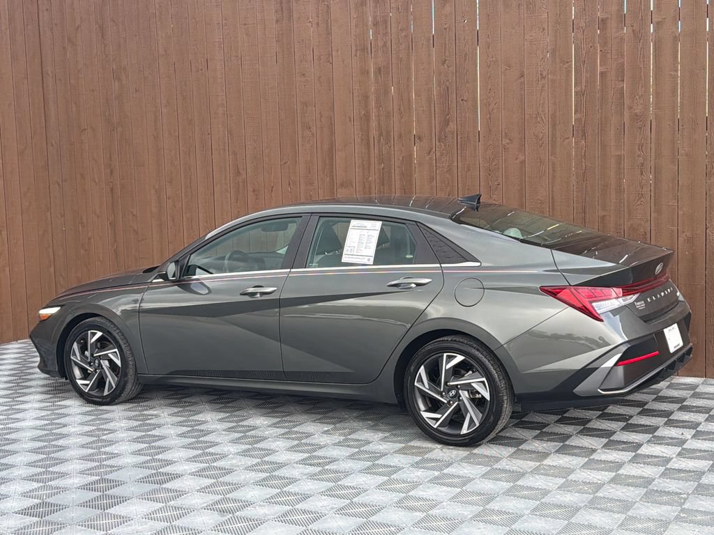 Used 2025 Hyundai Elantra Limited FWD image 16