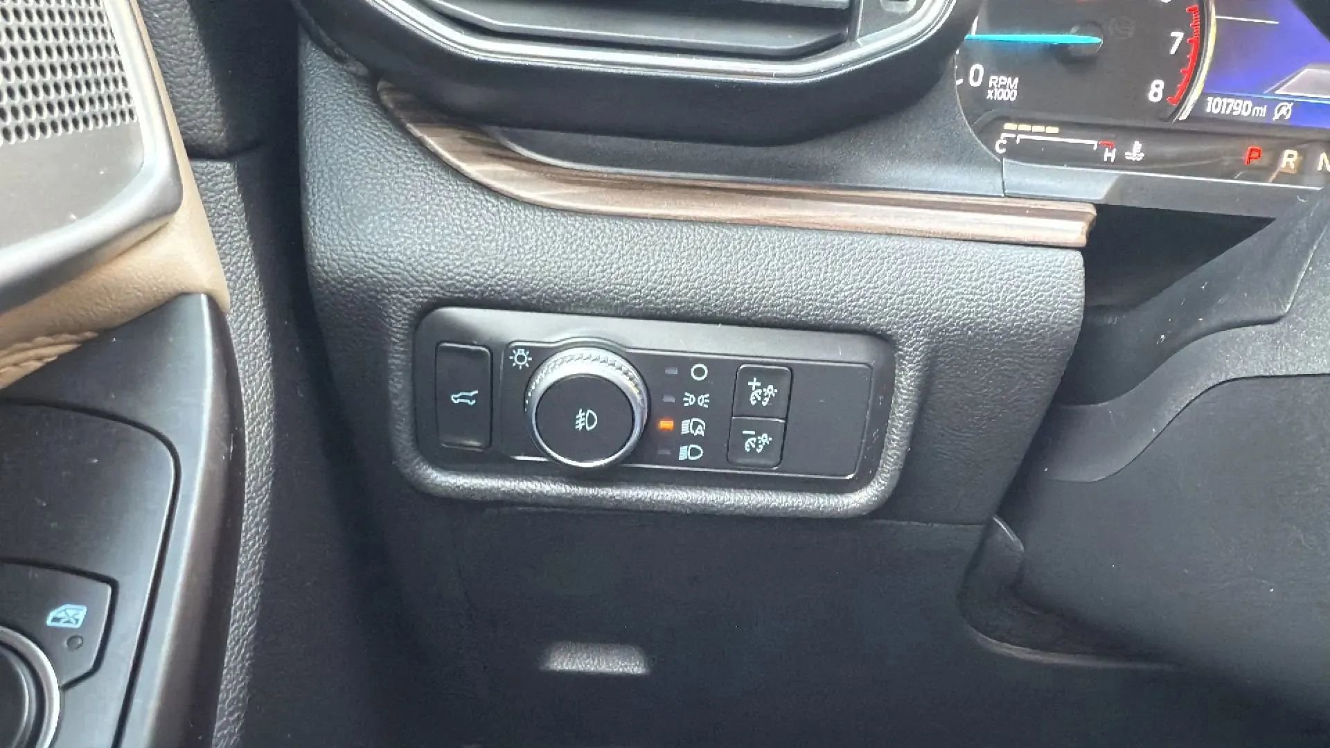 Used 2020 Ford Explorer Limited image 16