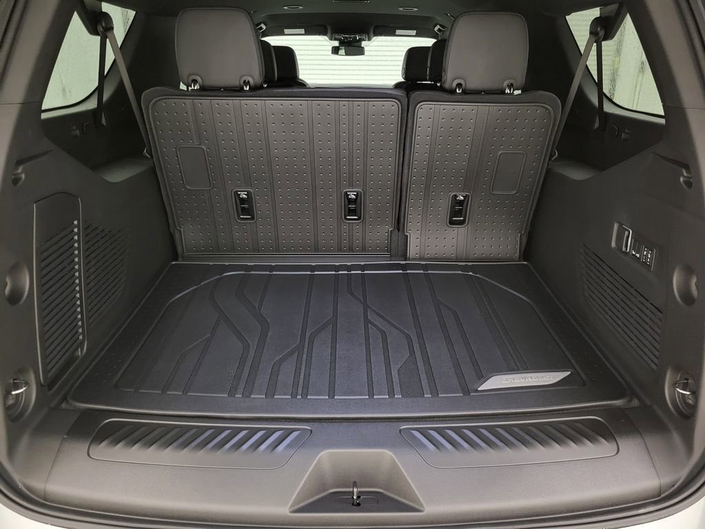 New 2026 Chevrolet Suburban LT w/ Comfort Package image 32