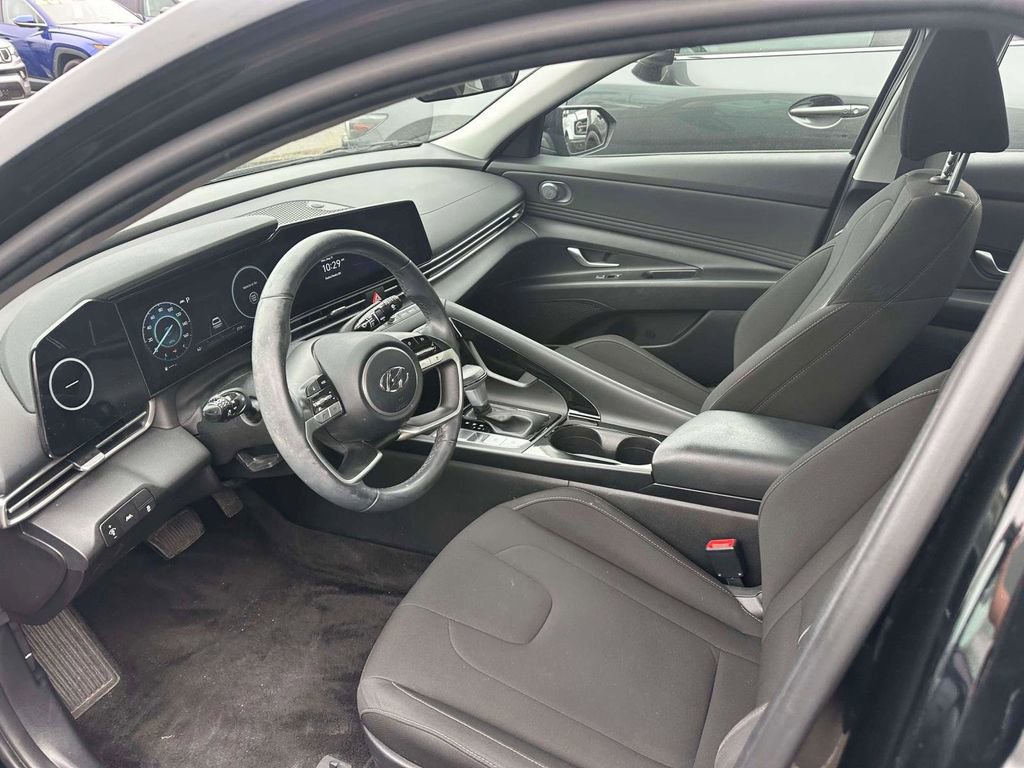 Used 2023 Hyundai Elantra SEL w/ Convenience Package FWD image 12