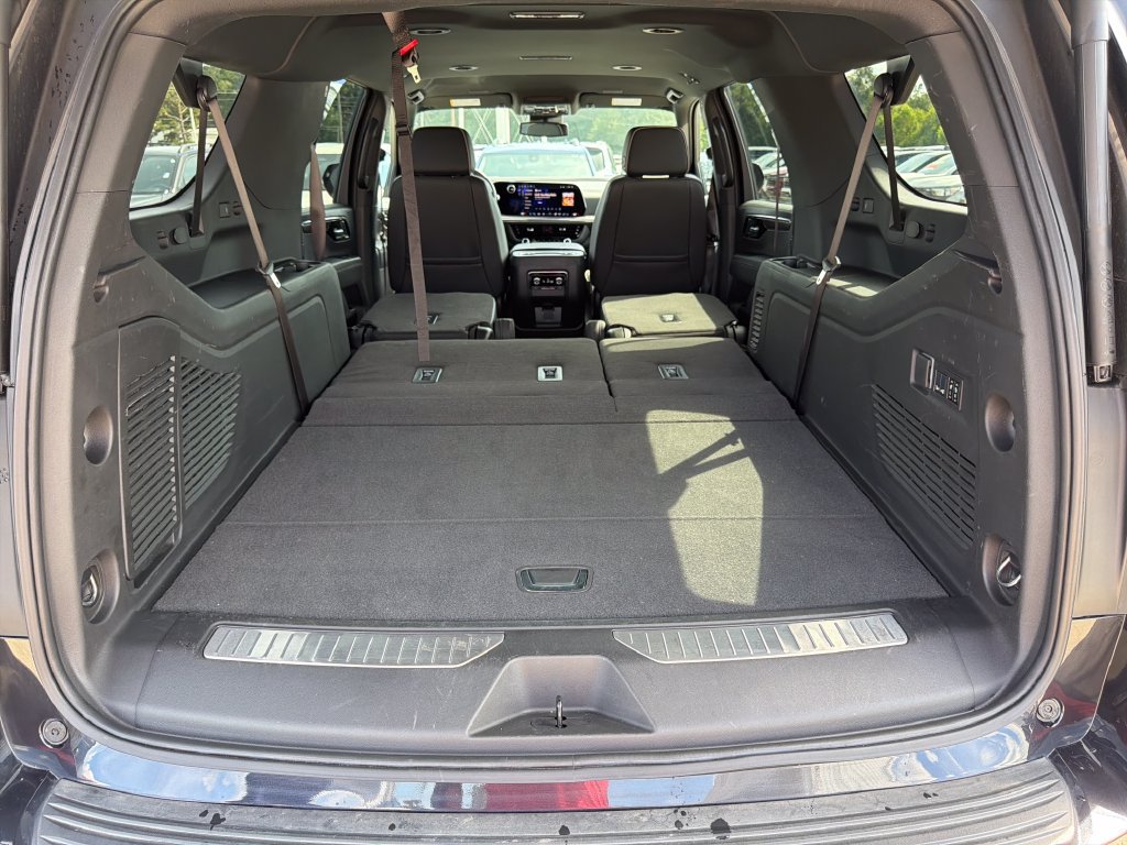 Used 2026 Chevrolet Suburban Premier AWD/4WD image 31