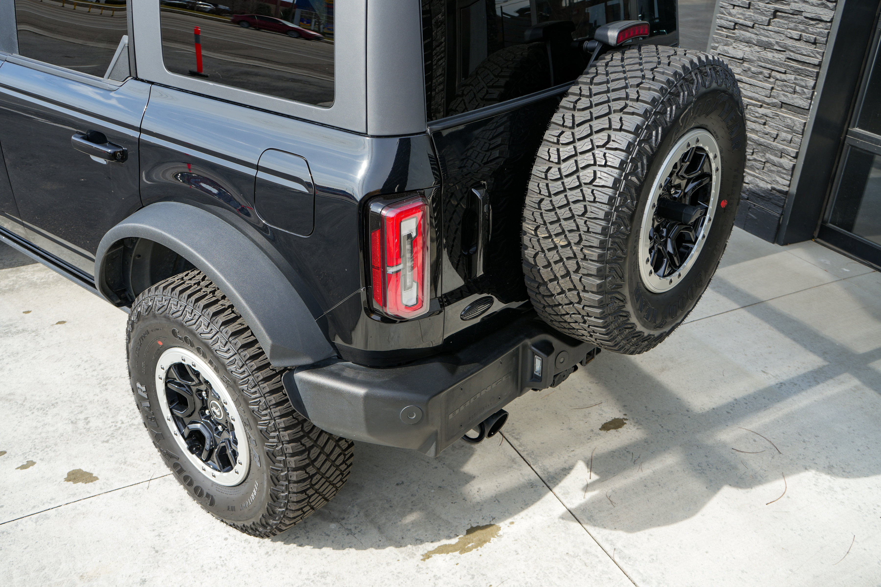 Used 2023 Ford Bronco Outer Banks w/ Sasquatch Package image 8