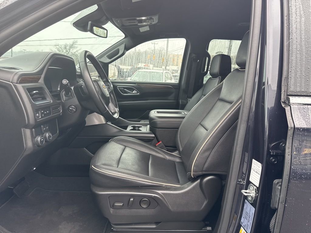 Used 2023 Chevrolet Suburban Premier image 18