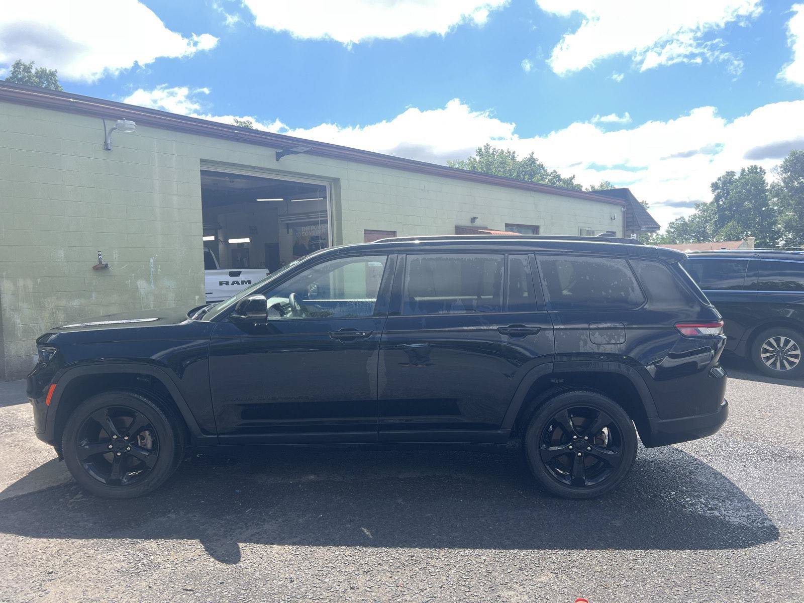 Used 2023 Jeep Grand Cherokee L Altitude AWD/4WD image 6