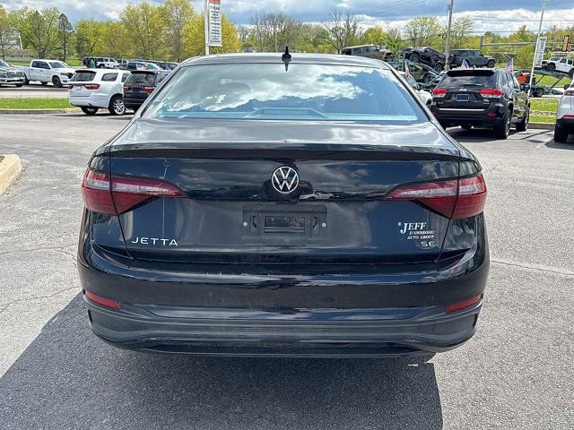 Certified 2023 Volkswagen Jetta SE FWD image 7