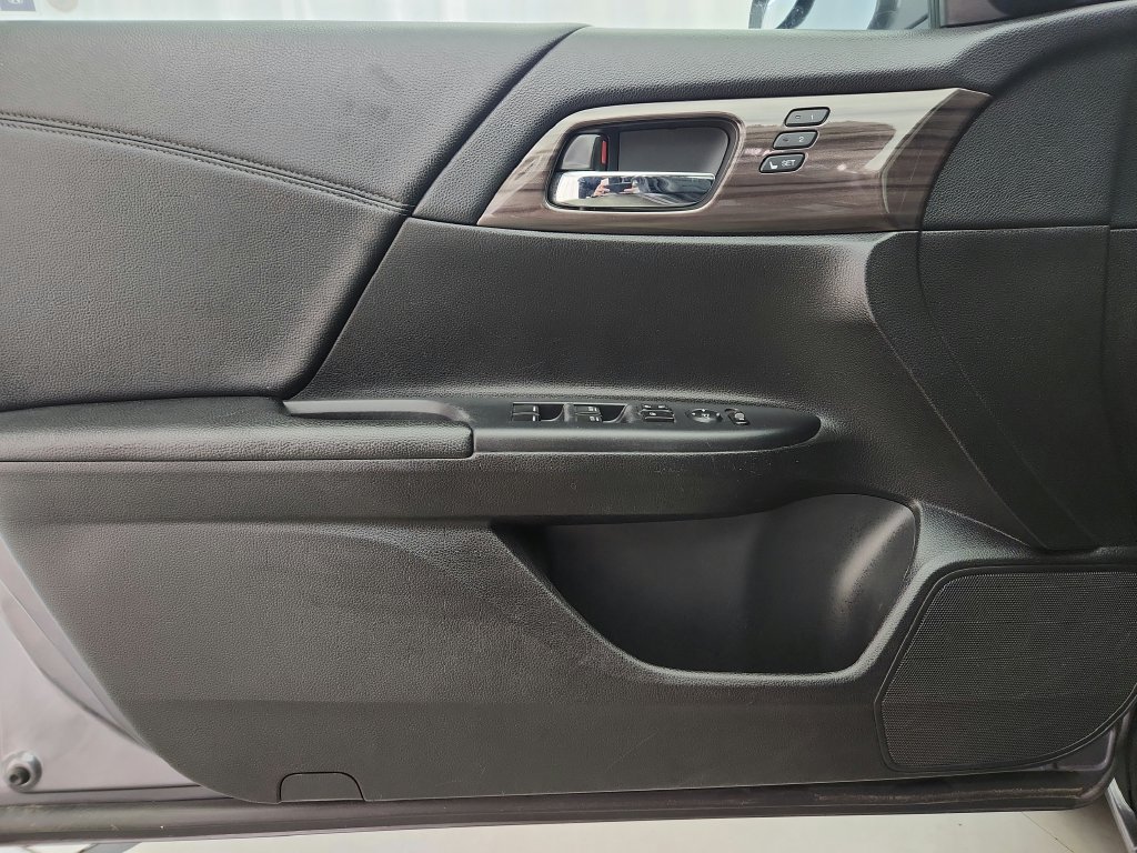 Used 2017 Honda Accord EX-L image 23