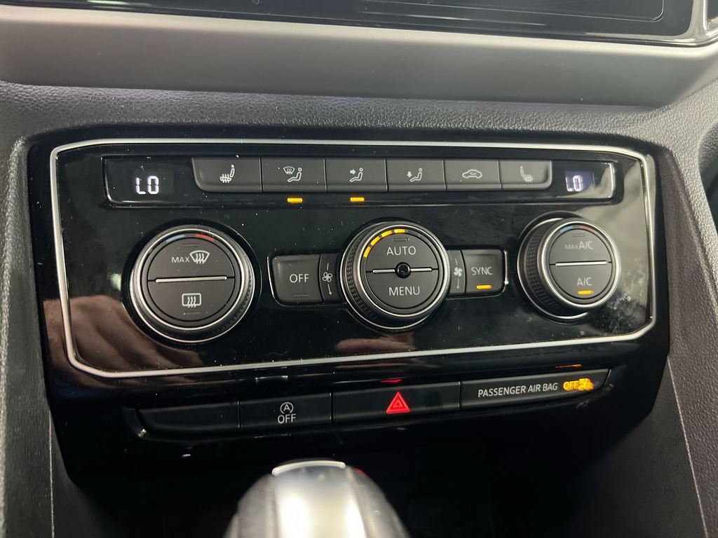 Used 2021 Volkswagen Atlas Cross Sport SEL R-Line AWD/4WD image 16