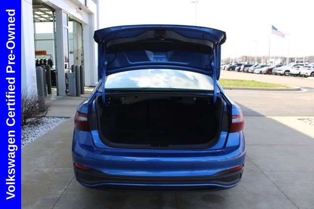 Used 2024 Volkswagen Jetta SE image 8