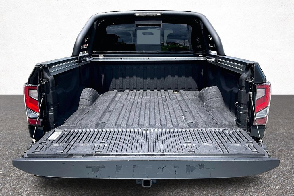 Used 2024 Nissan Titan PRO-4X w/ Pro-4x Convenience Package AWD/4WD image 8