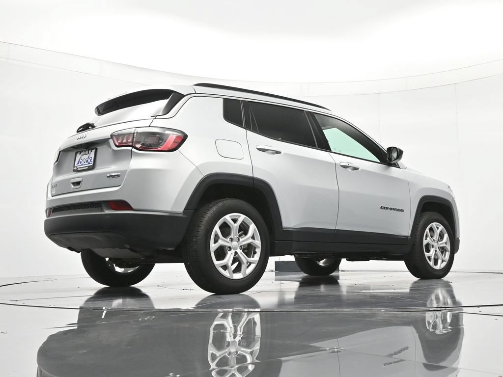 Used 2024 Jeep Compass Latitude AWD/4WD image 39