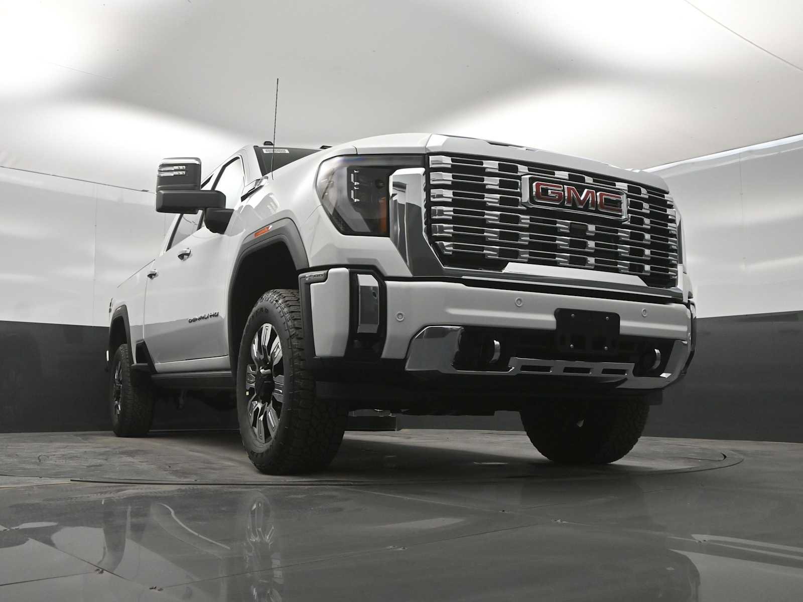 New 2026 GMC Sierra 2500 Denali w/ Denali Reserve Package AWD/4WD image 35