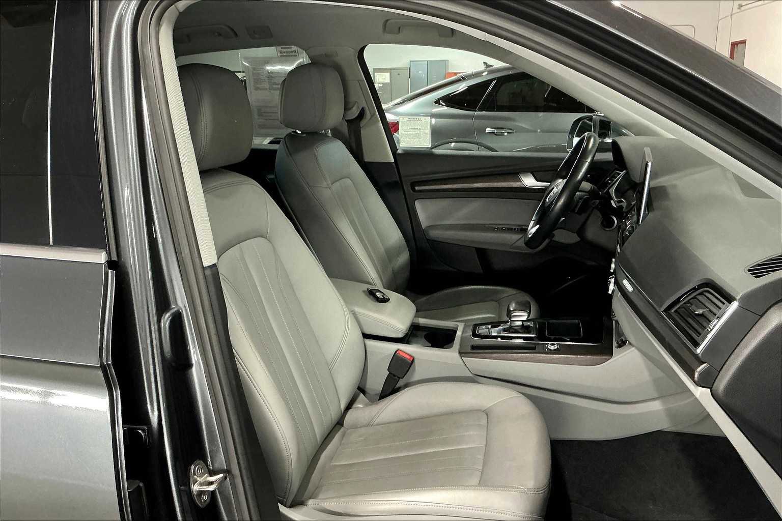Used 2023 Audi Q5 2.0T Premium w/ Convenience Package image 10