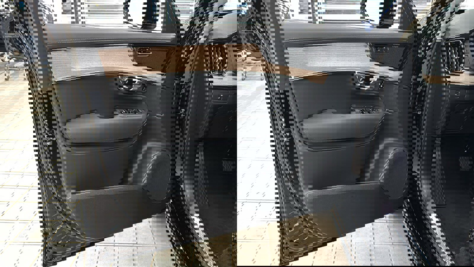 New 2026 Volvo XC90 B6 Plus w/ Protection Package Premier image 21