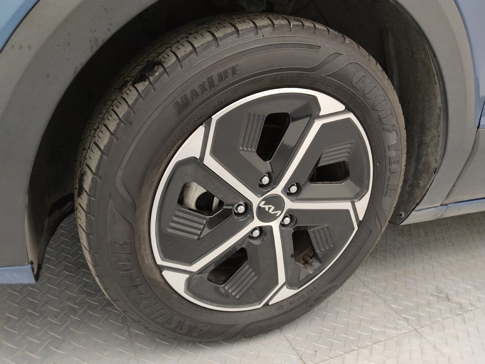 Used 2023 Kia Niro EX image 31