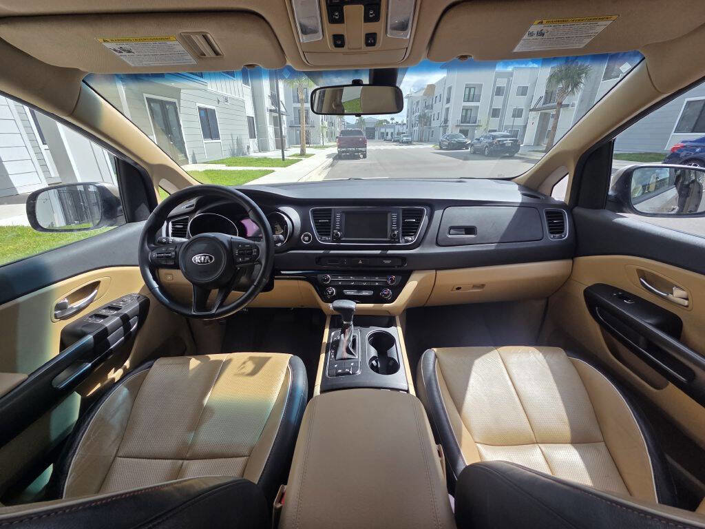 Used 2017 Kia Sedona LX w/ LX Essentials Premium Package image 18