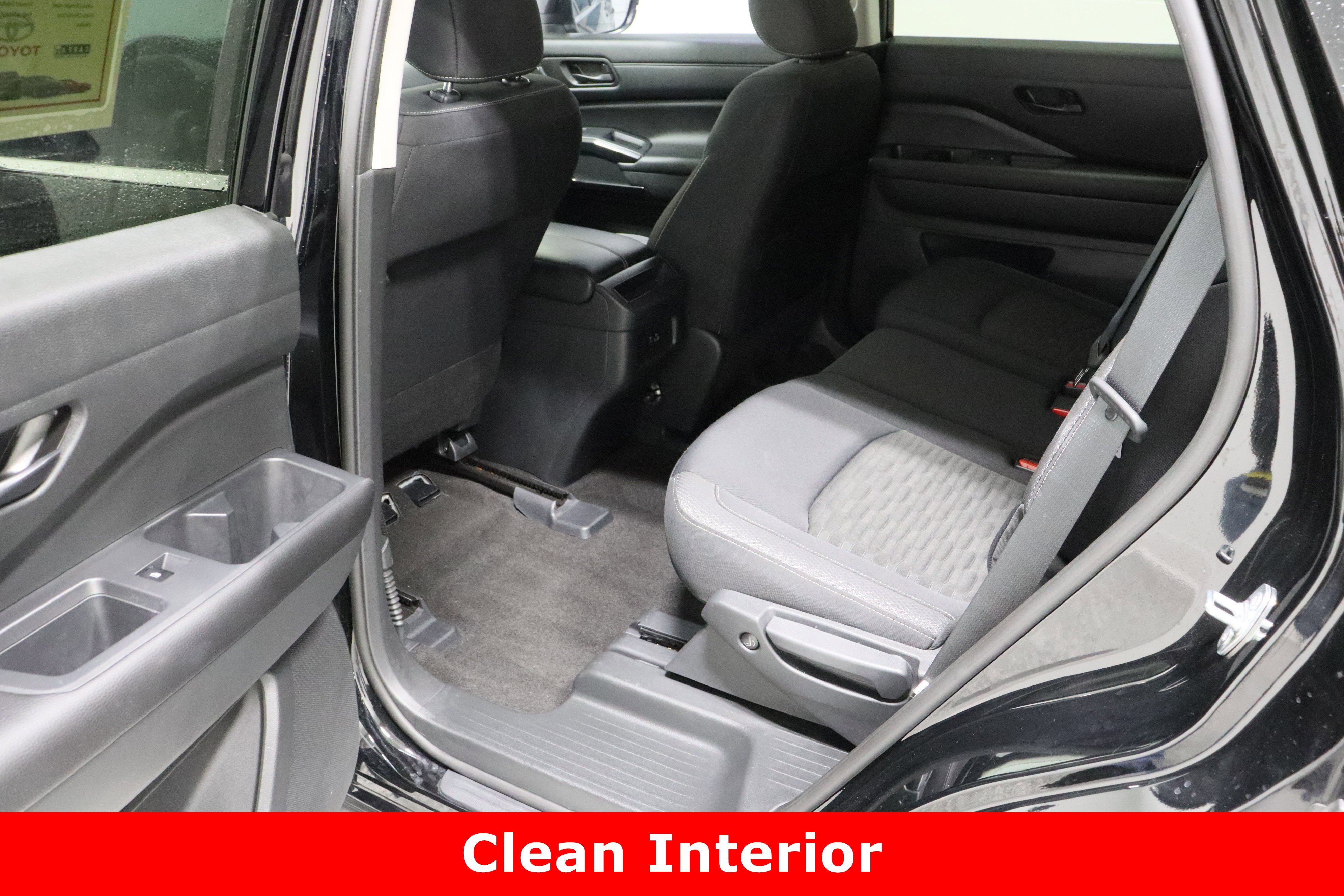 Used 2023 Nissan Pathfinder S image 27