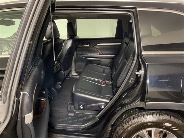 Used 2015 Toyota Highlander XLE image 27