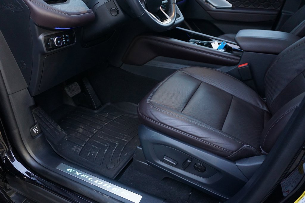 Used 2025 Ford Explorer Platinum w/ Ultimate Package image 29
