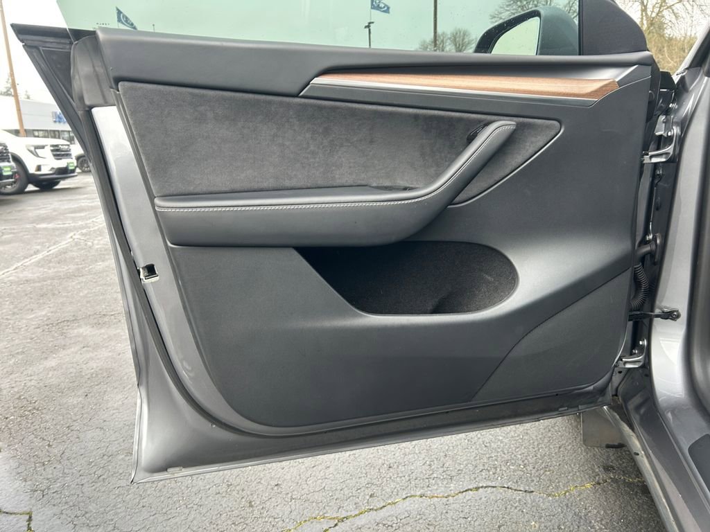 Used 2025 Tesla Model Y Performance image 22