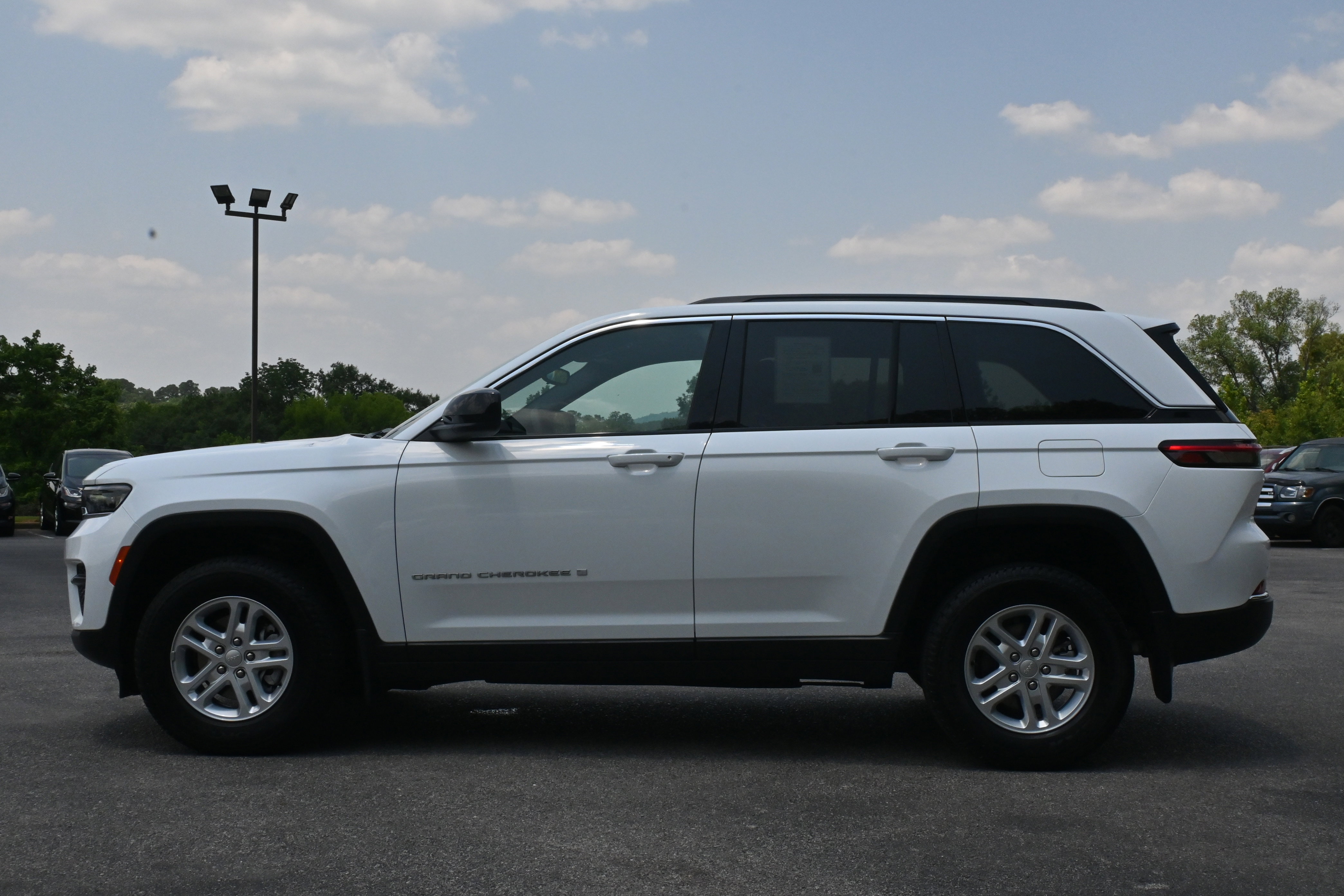 Used 2024 Jeep Grand Cherokee Laredo w/ MOPAR Finishing Package image 6