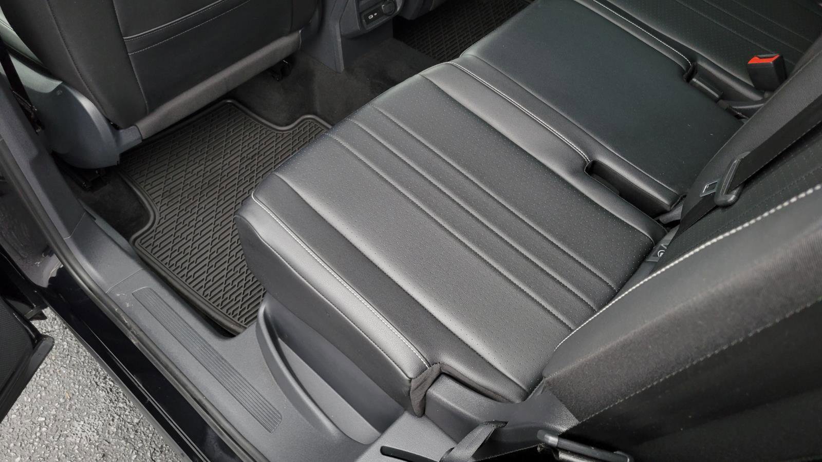 Used 2022 Volkswagen Tiguan SE w/ Panoramic Sunroof Package image 32