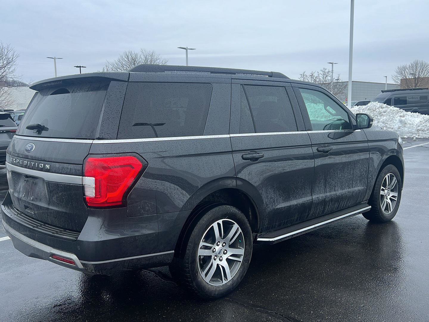 Used 2023 Ford Expedition XLT image 5