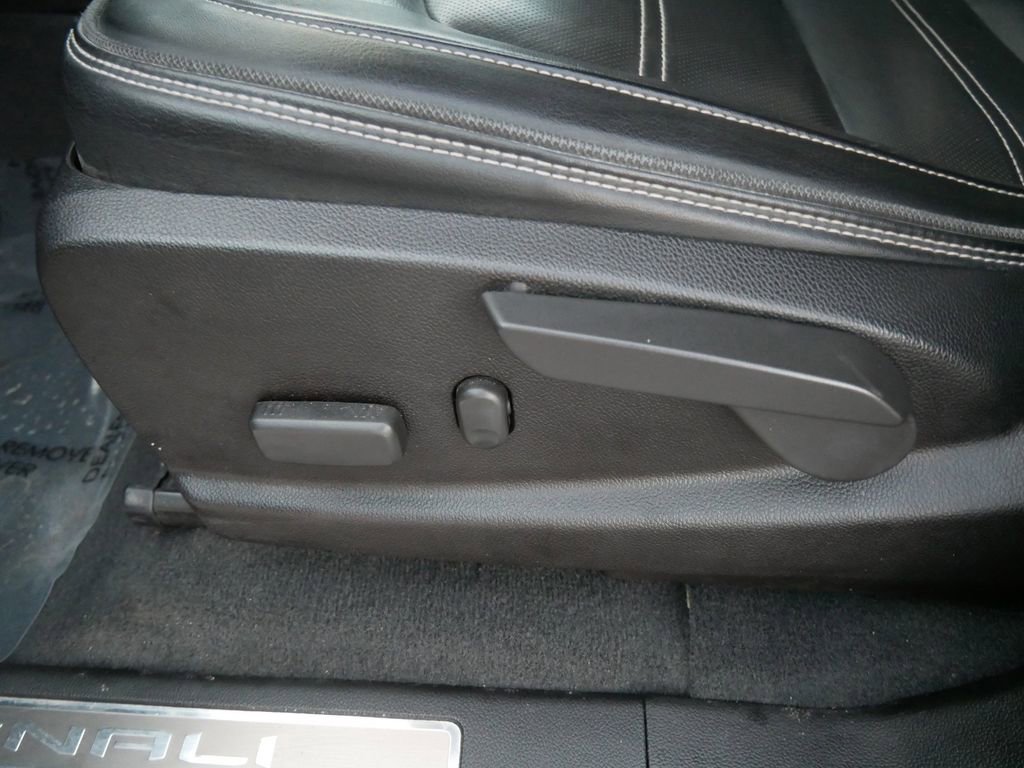 Used 2021 GMC Canyon Denali image 15