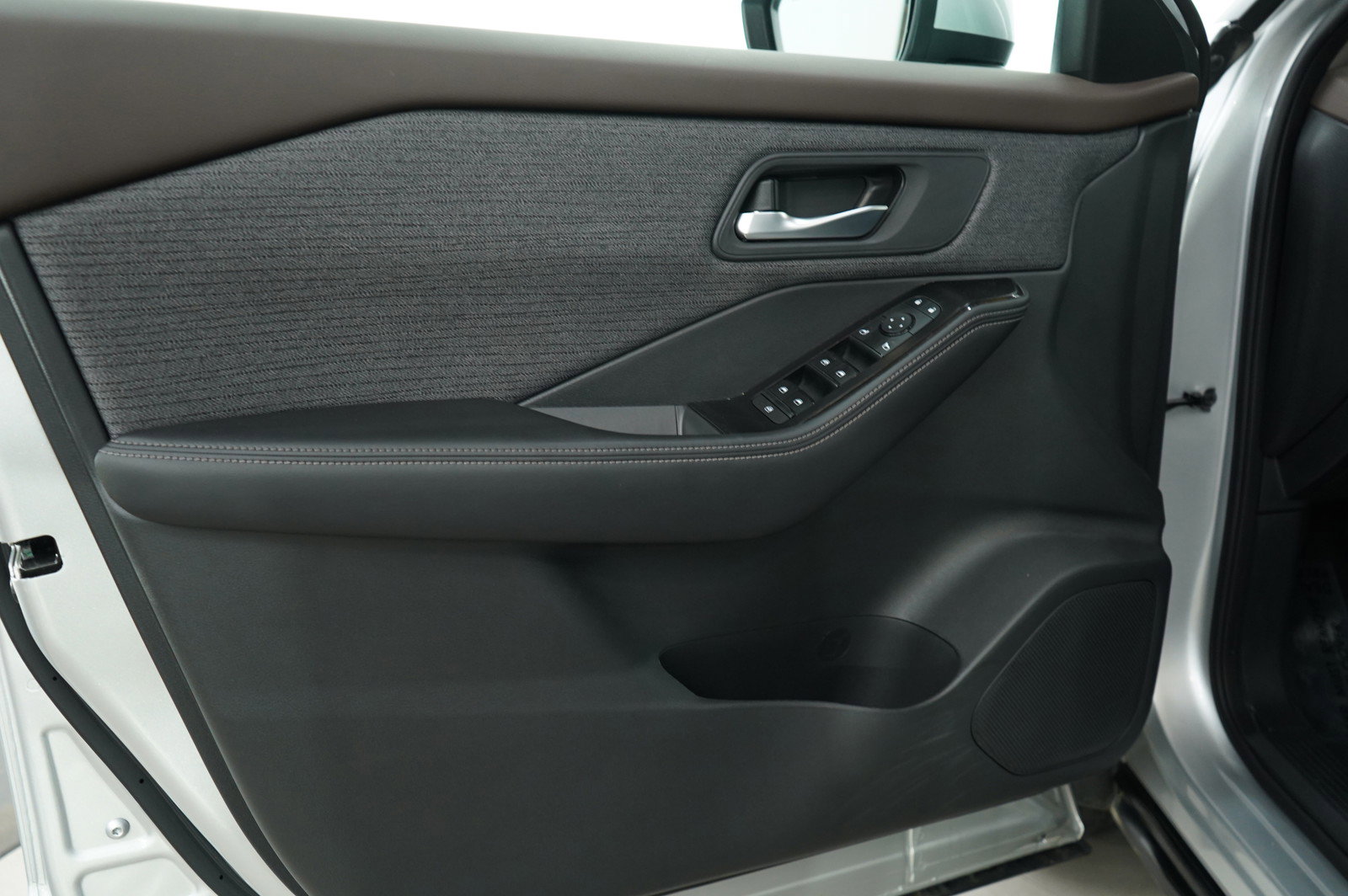 Used 2022 Nissan Rogue SV image 21