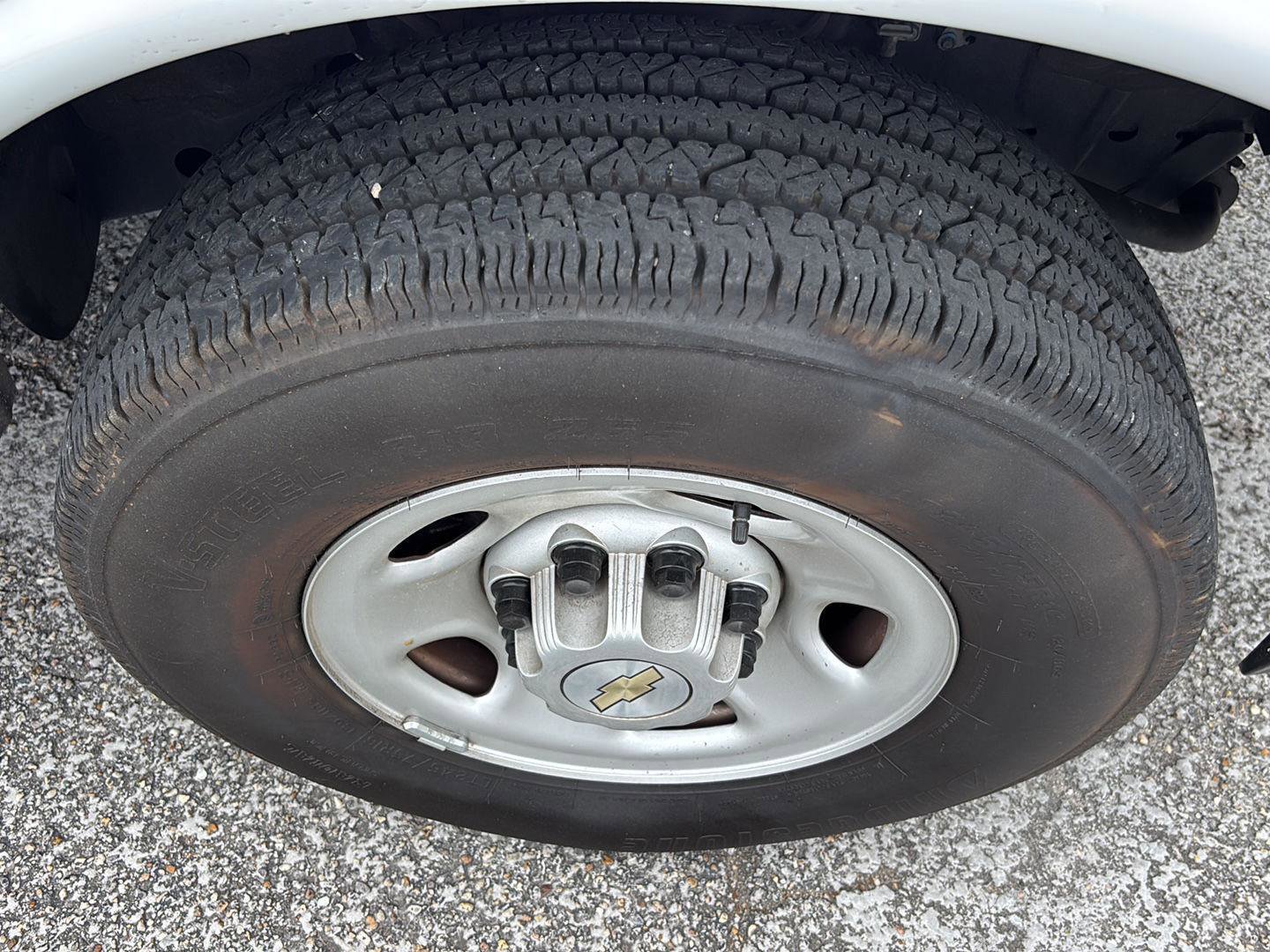 Used 2024 Chevrolet Express 2500 w/ Driver Convenience Package RWD image 9