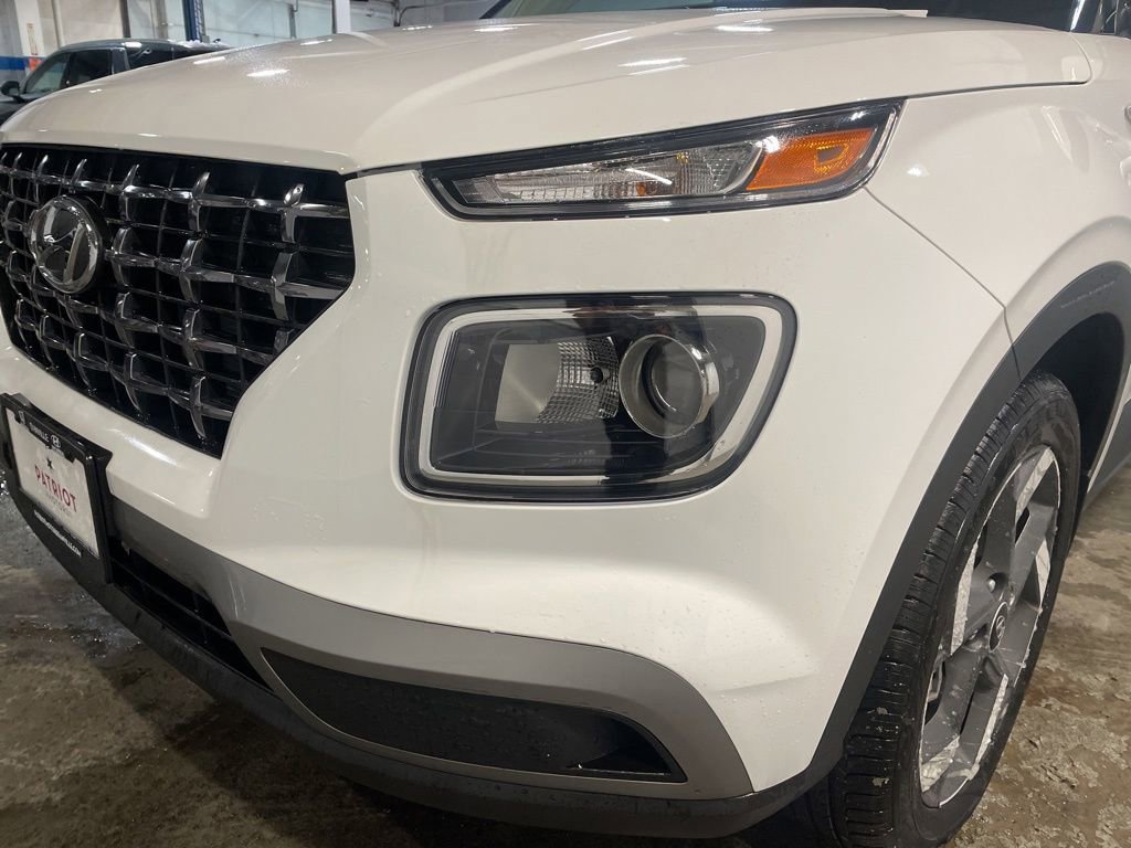 New 2025 Hyundai Venue SEL image 13