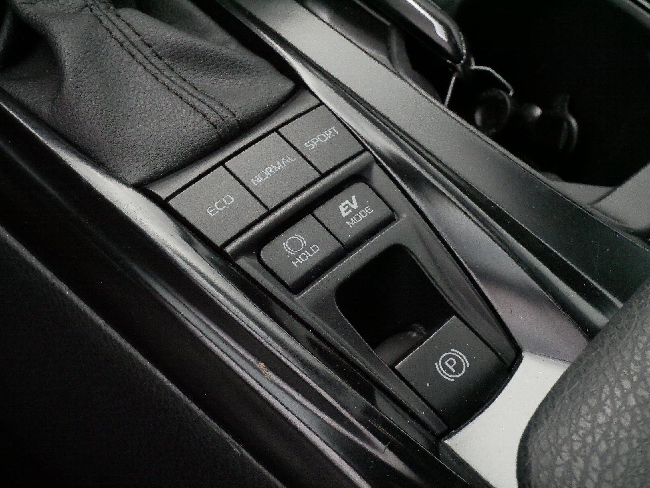 Certified 2025 Toyota Camry SE FWD image 24