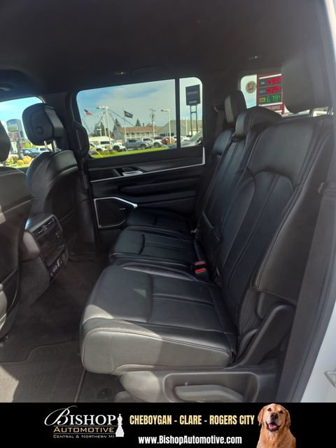 Used 2024 Jeep Wagoneer L Series II w/ Flexible Seating Group AWD/4WD image 12