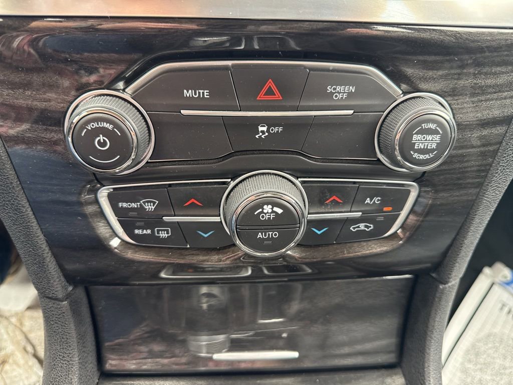 Used 2017 Chrysler 300 Limited w/ Value Package image 33