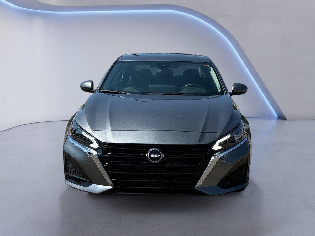 Used 2024 Nissan Altima 2.5 SV w/ SV Premium Package FWD image 8