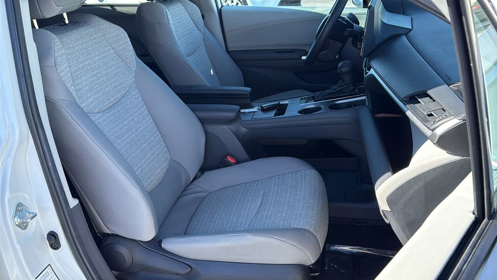Used 2024 Toyota Sienna LE image 11
