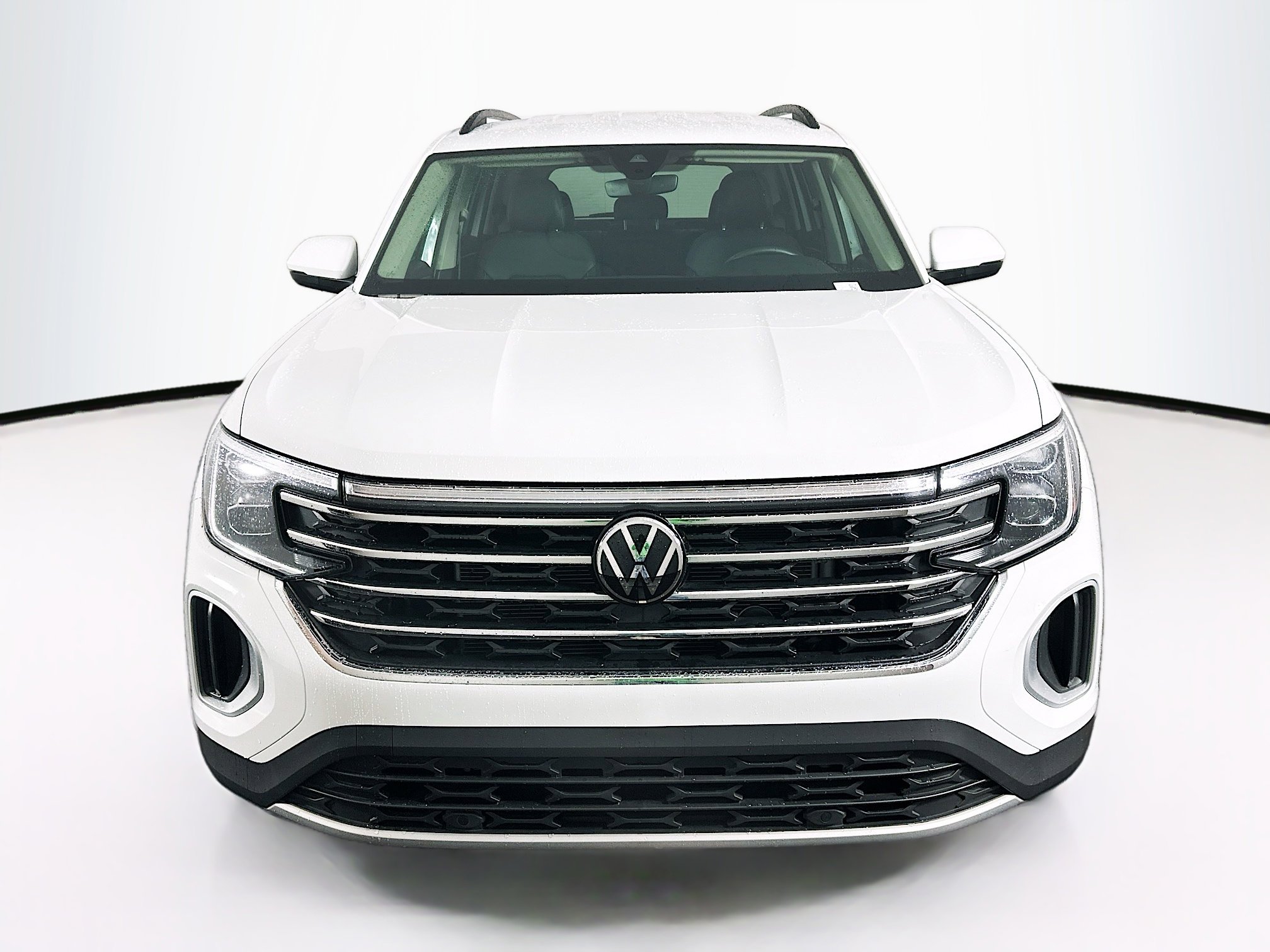 Used 2025 Volkswagen Atlas SE image 2