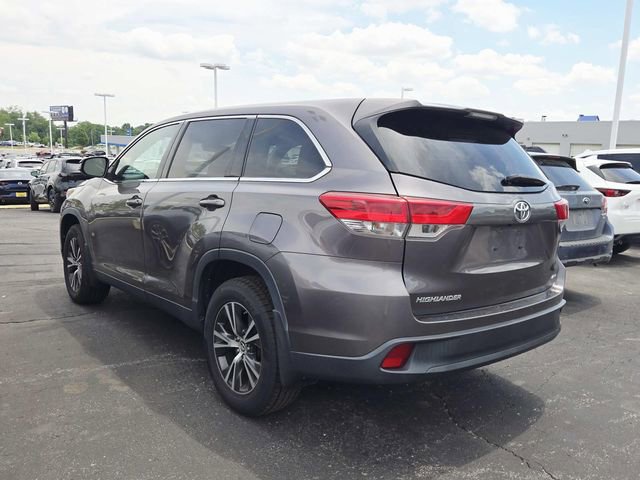 Used 2019 Toyota Highlander LE AWD/4WD image 3