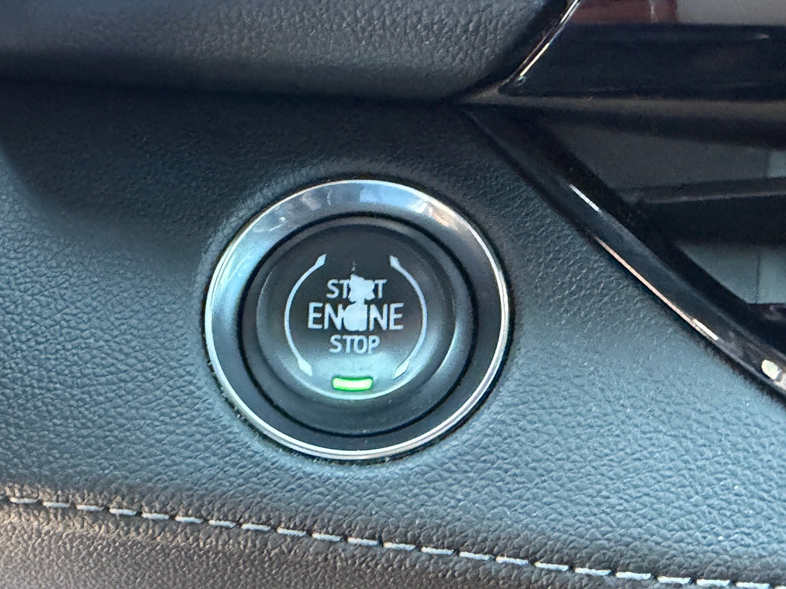 Used 2025 Buick Enclave Avenir w/ Super Cruise Package FWD image 29