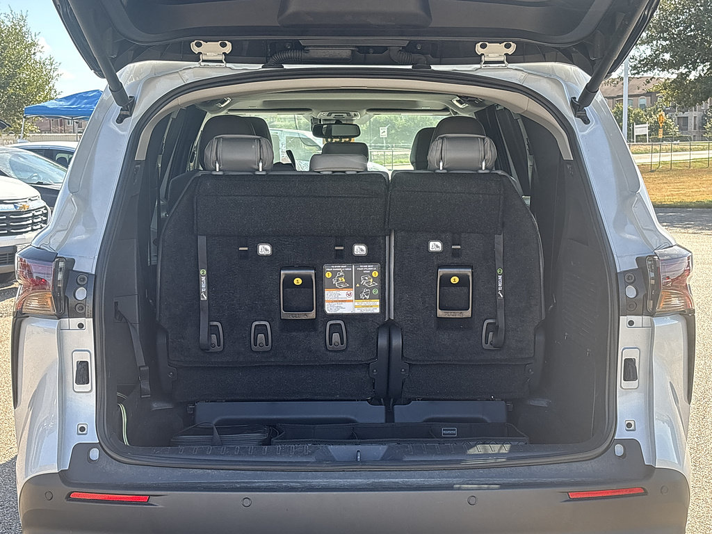 Used 2026 Toyota Sienna XLE FWD image 6