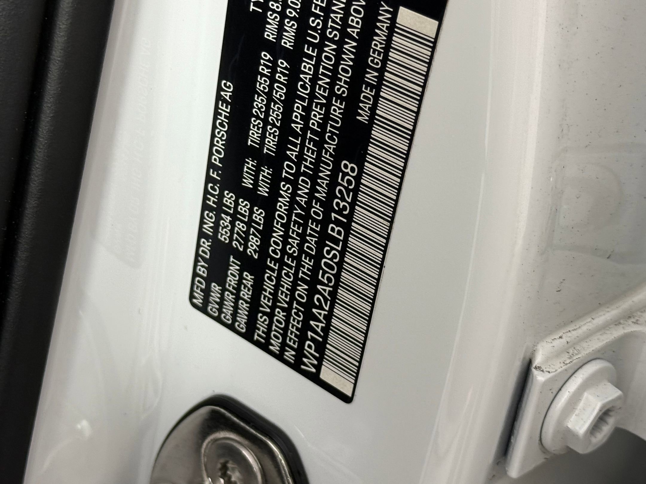 Used 2025 Porsche Macan image 25