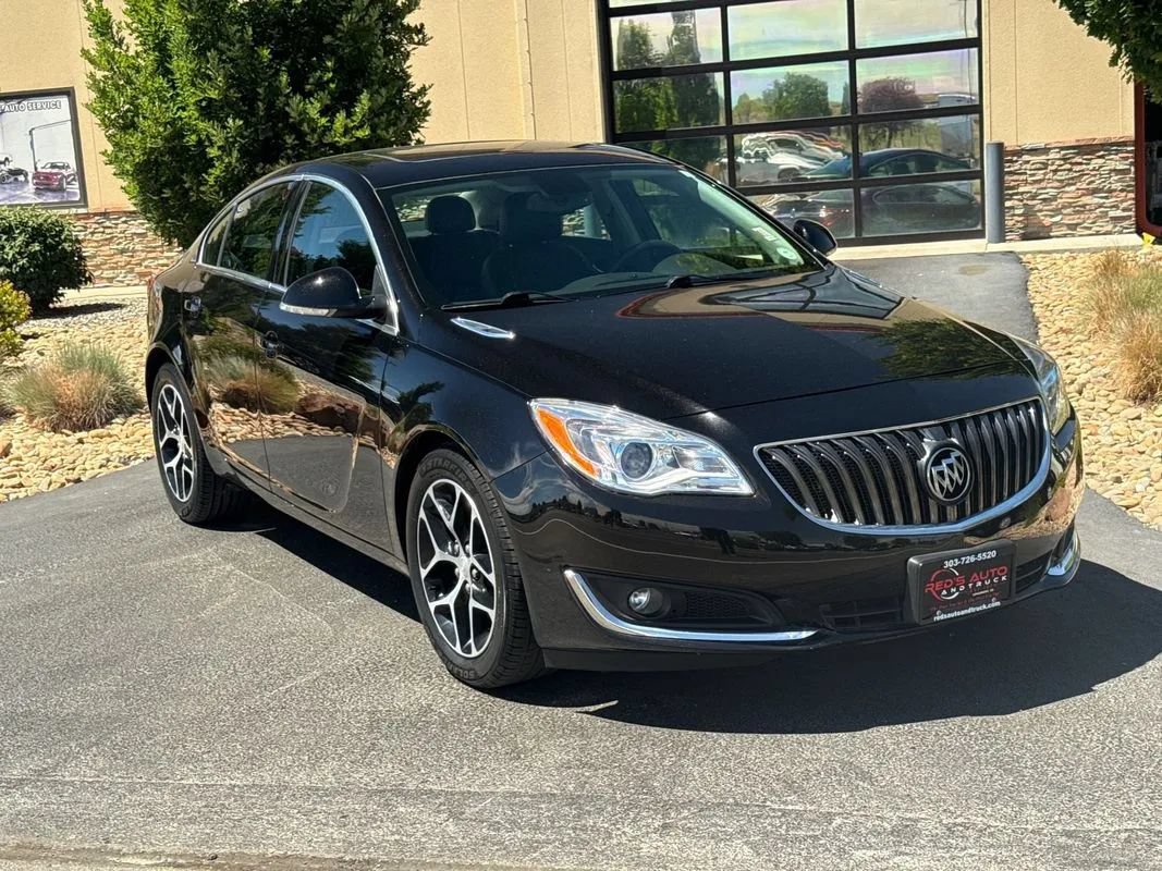 Used 2017 Buick Regal Sport Touring FWD image 40