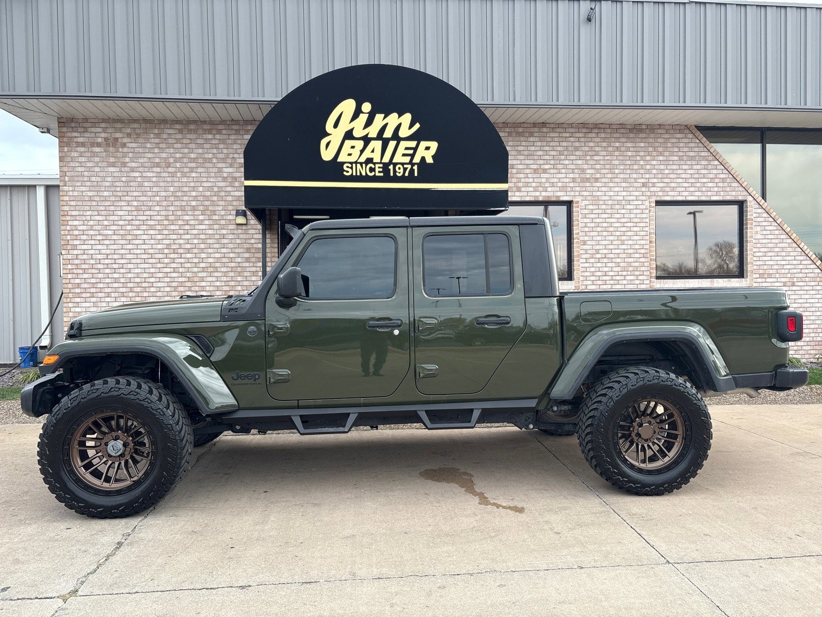 Used 2023 Jeep Gladiator Sport image 2