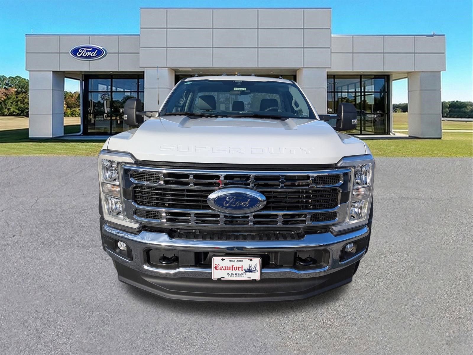 New 2025 Ford F450 XL w/ XL Chrome Package image 9